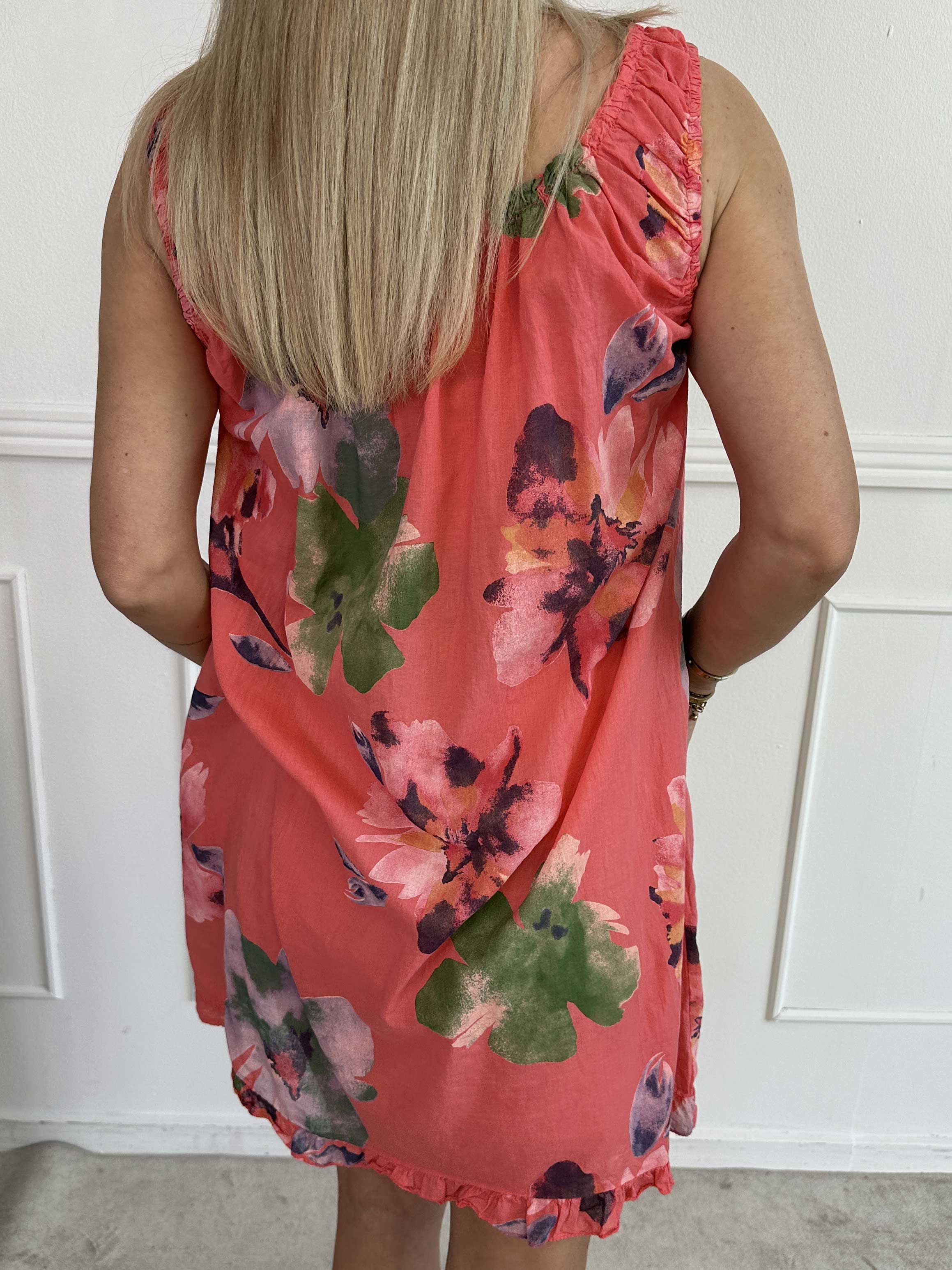 Achlys - Let og luftig tunikakjole med blomsterprint